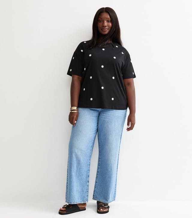 New Look Women's Plus Size Black Daisy Embroidered Boxy T-shirt Curves New Look - 3