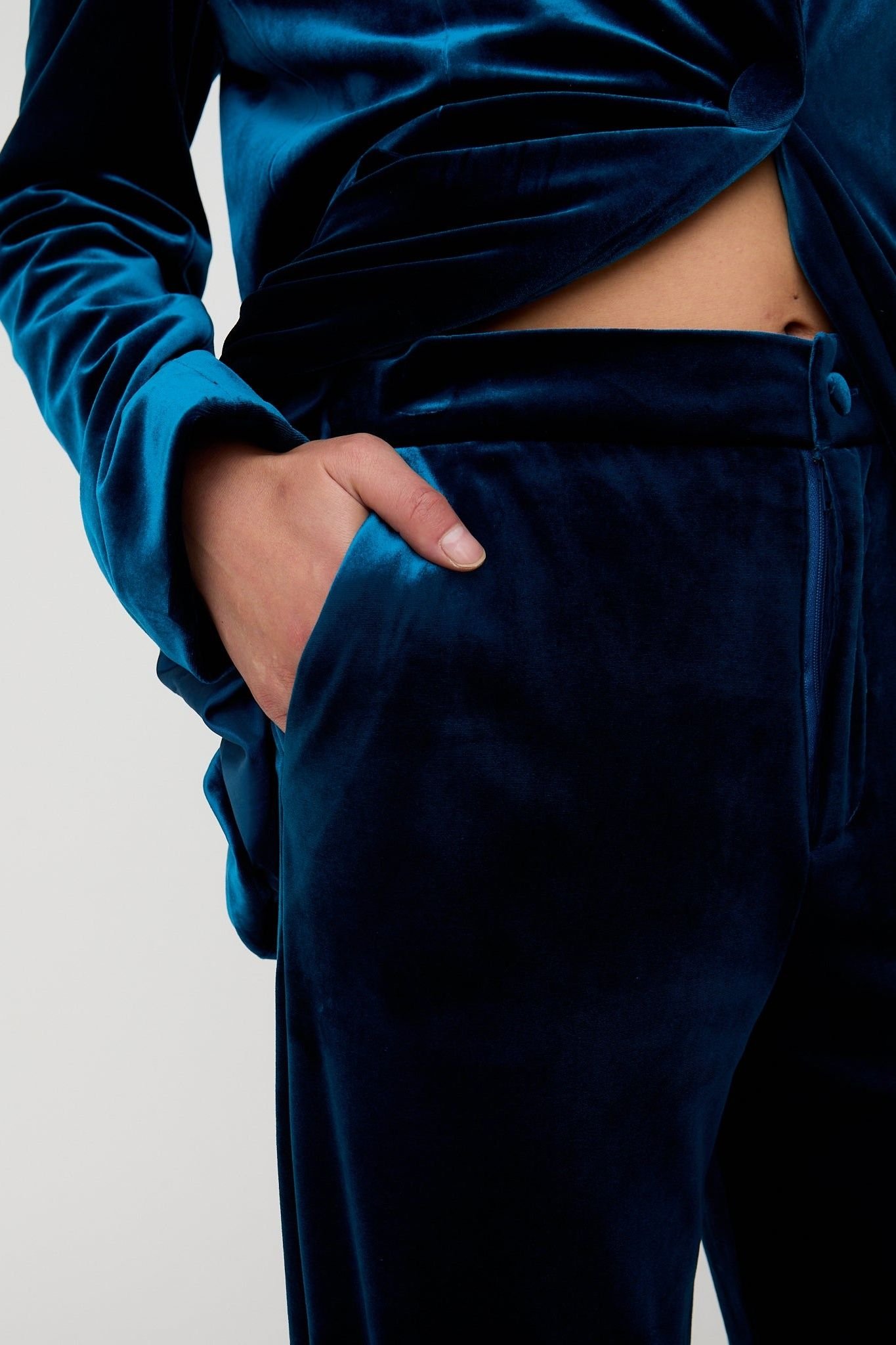 Lily and Lionel Lily and Lionel Women's Valerie Straight Leg Velvet Trouser In Teal - 2