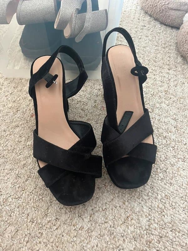 New Look black velvet heels