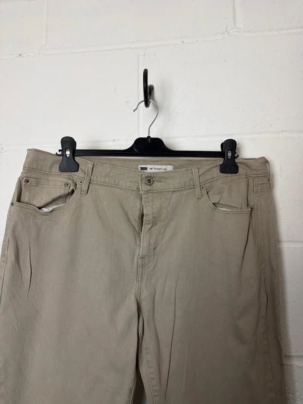 Levis Levi’s 565 Straight Leg Jeans Beige W33 L32 silver tag