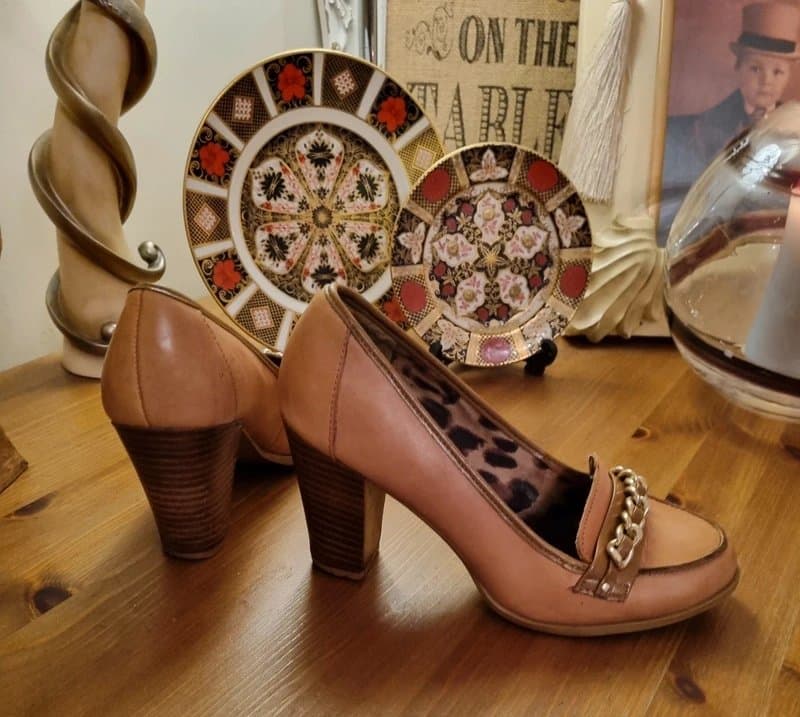 New Look Ladies leather shoes size 5.