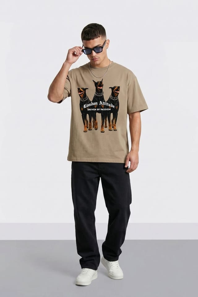 LONDON ATTITUDE LONDON ATTITUDE Men's Original Creators Doberman Oversized Heavyweight T-Shirt in Light Sand - 3