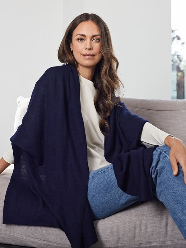 Cove Cove Women's Lola Cashmere Travel Wrap in Navy - 2