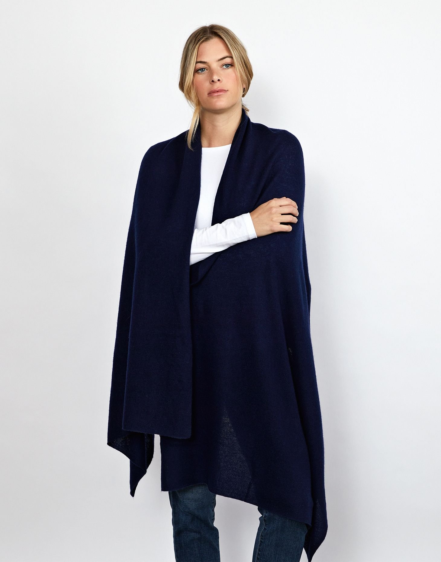 Cove Cove Women's Lola Cashmere Travel Wrap in Navy - 3
