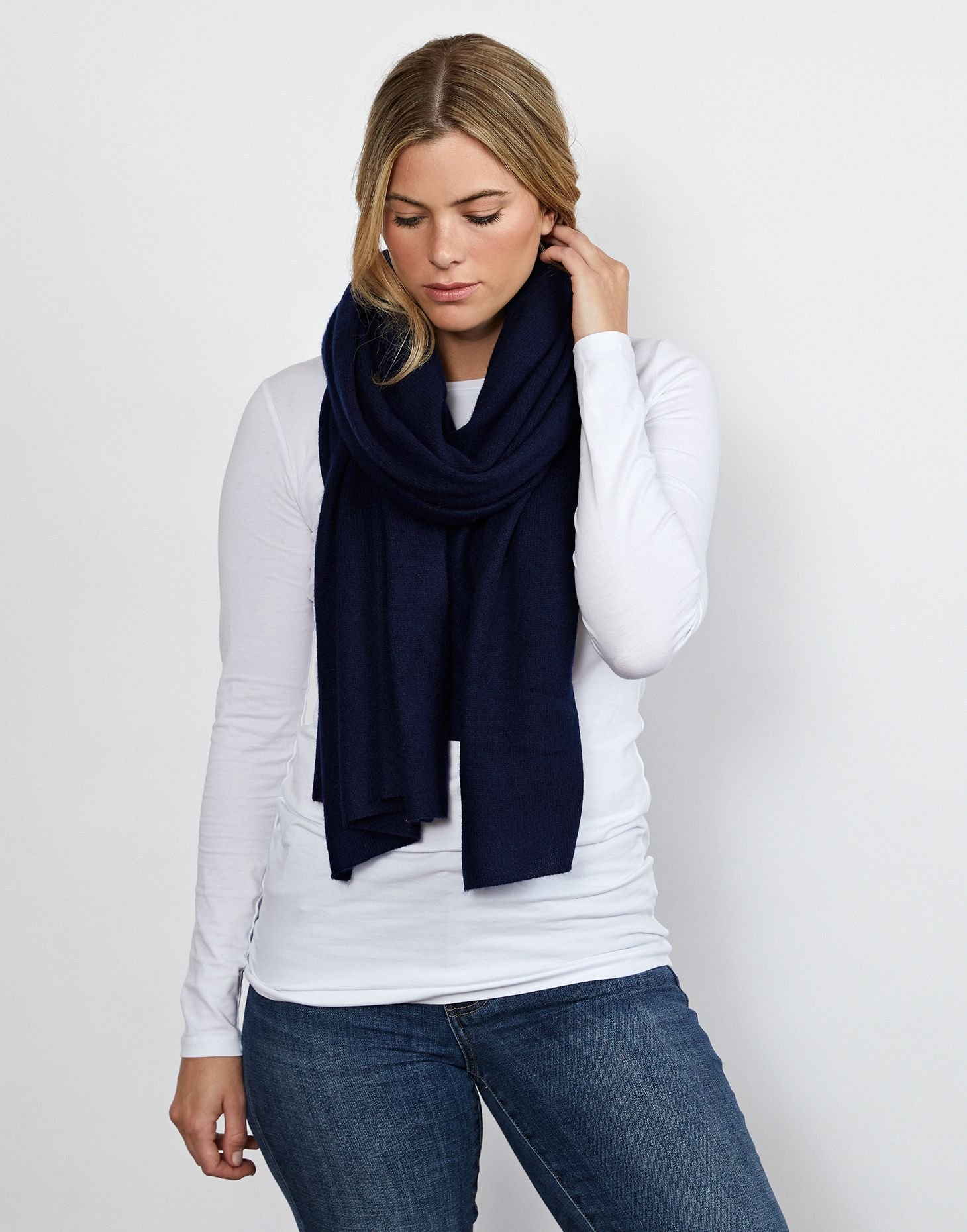 Cove Cove Women's Lola Cashmere Travel Wrap in Navy - 4