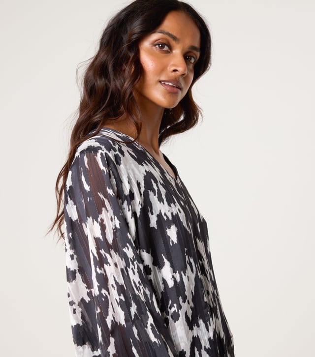 Blue Vanilla Women's Black Abstract Pattern Bubble Hem Blouse Blue Vanilla New Look - 3