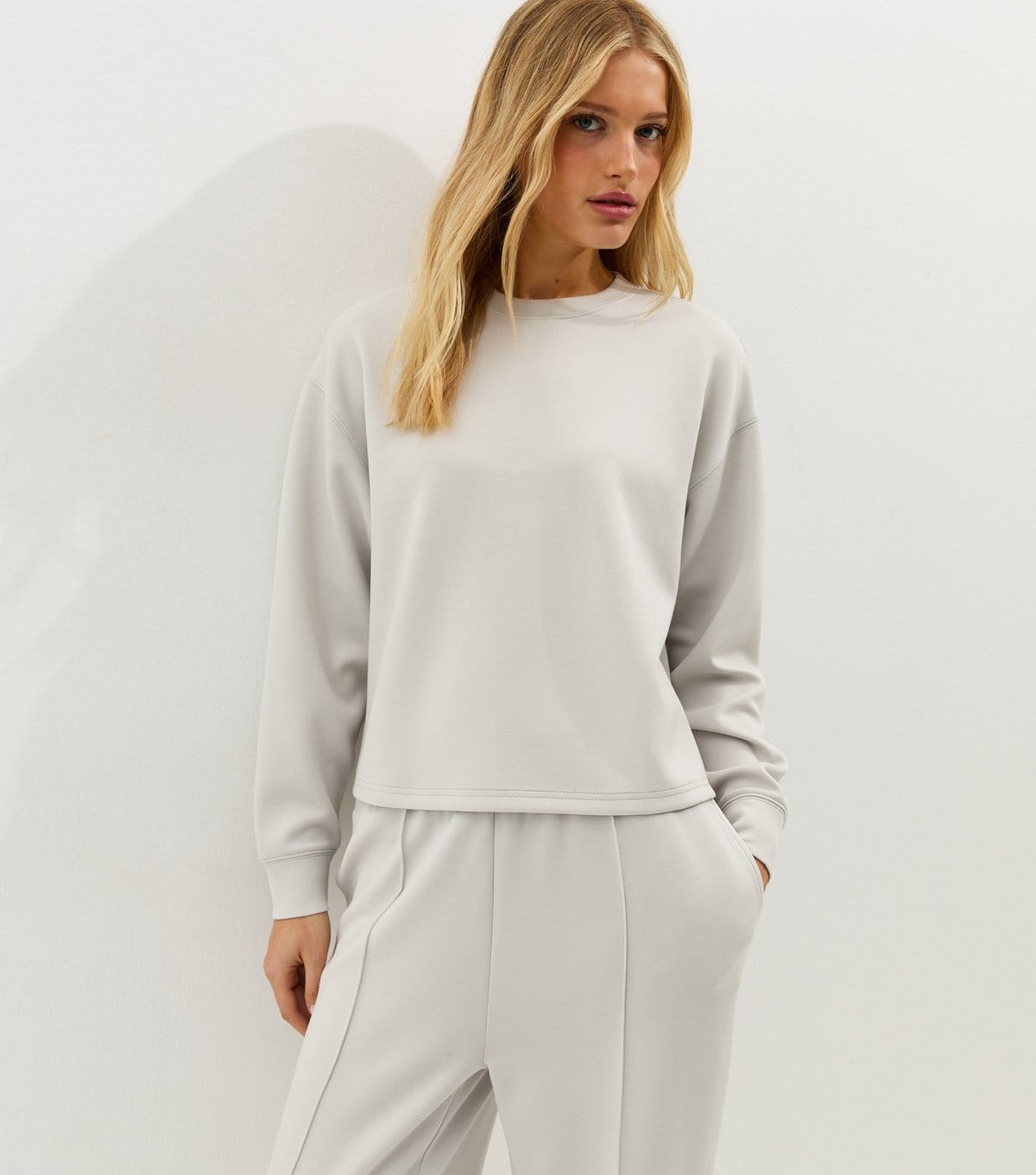 New Look Women's Premium Light Grey Sweatshirt New Look - 1