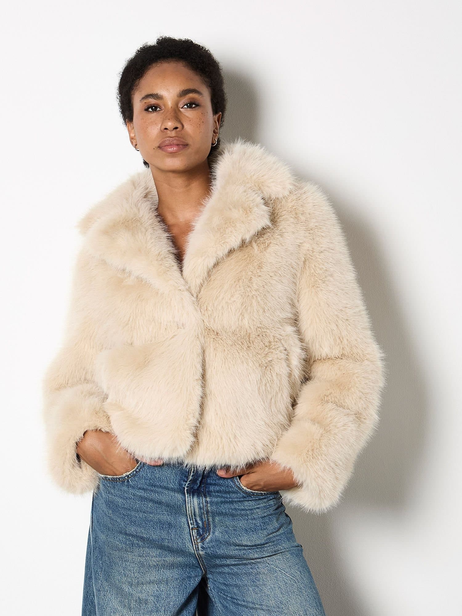 Apricot Apricot Women's Faux Fur Short Coat in Cream