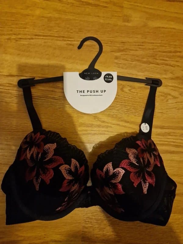 New Look Floral embroidery bra