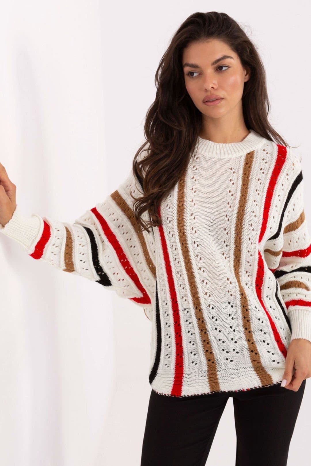 Love Lace Love Lace Women's Oversized Casual Knit Sweater Roundneck in White