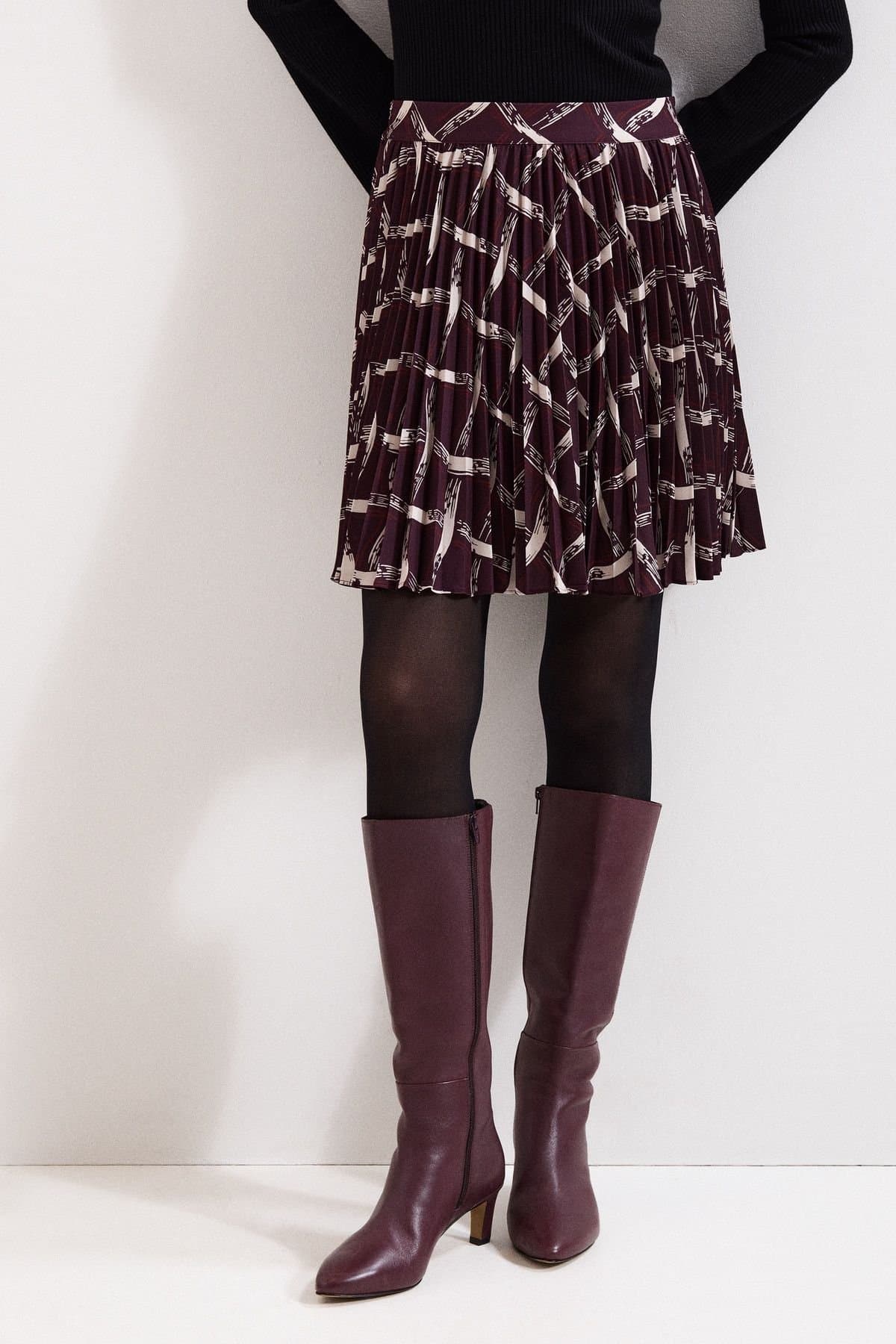 Phase Eight Phase Eight Women's Mairi Mini Skirt in Wine
