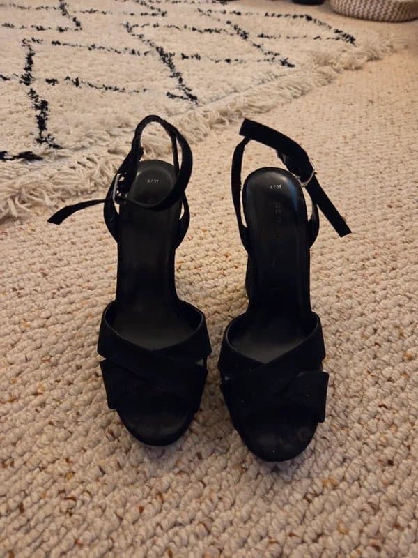 New Look Newlook black velvet heels size 4 UK