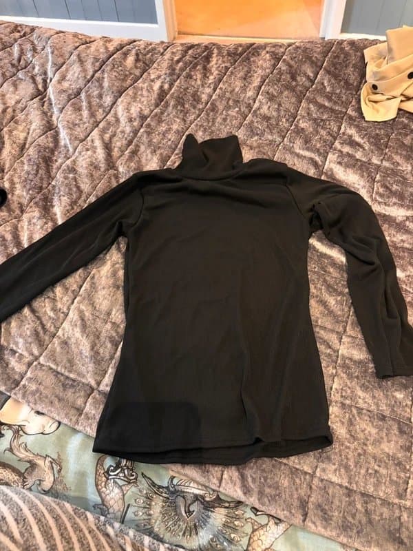 Source Unknown Kids black turtle neck age 8-10