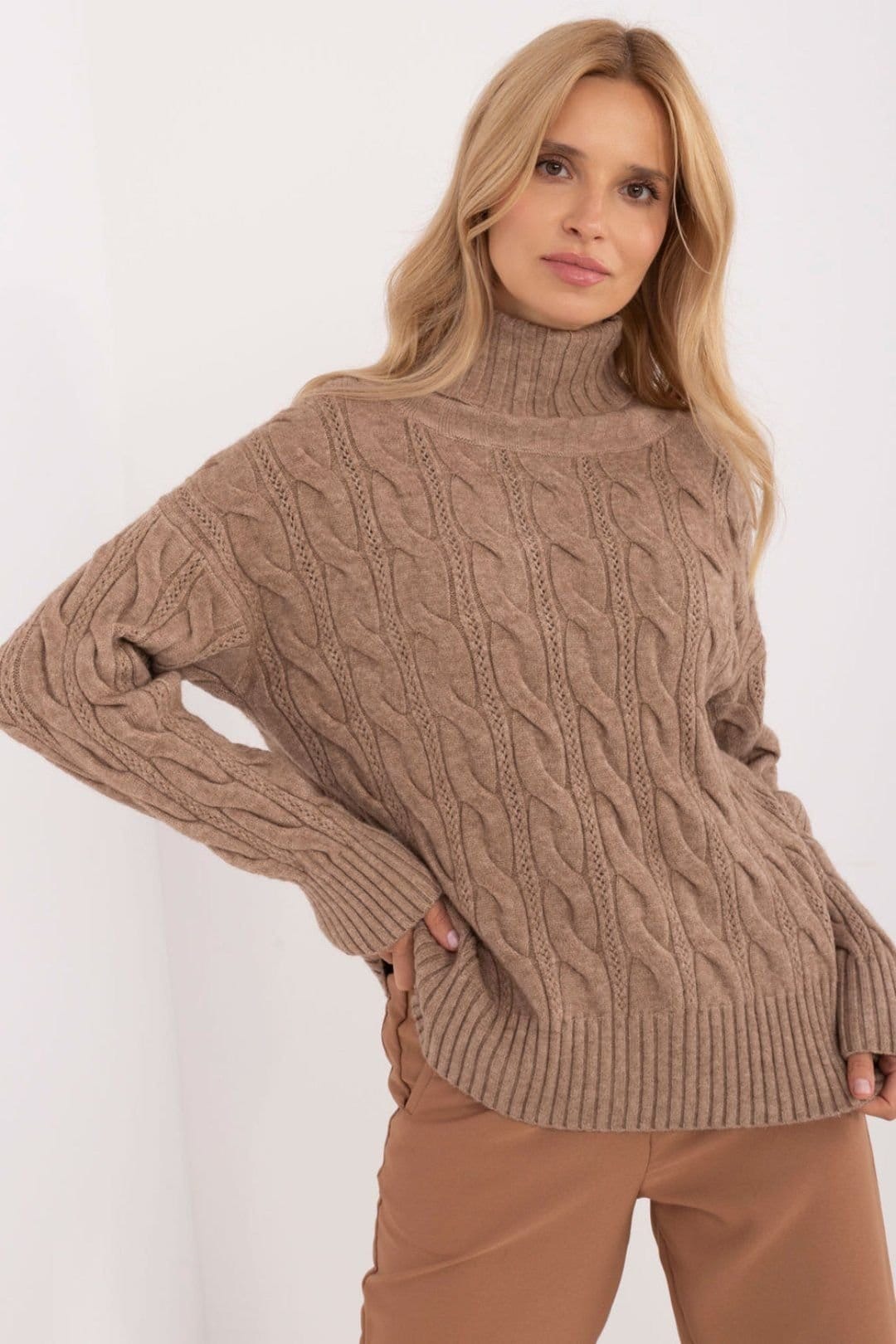 Love Lace Women's Beige Turtleneck Knit Sweater