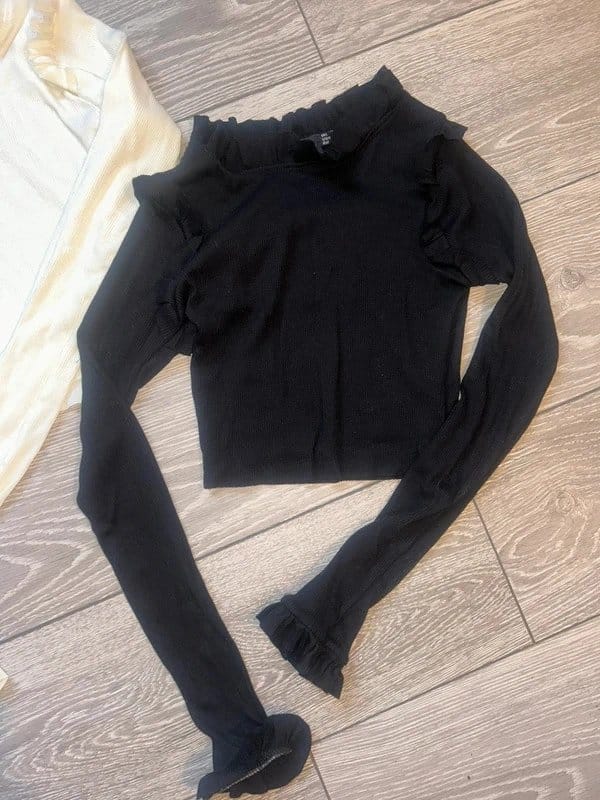 PrettyLittleThing Black & Cream Ribbed Crop Top