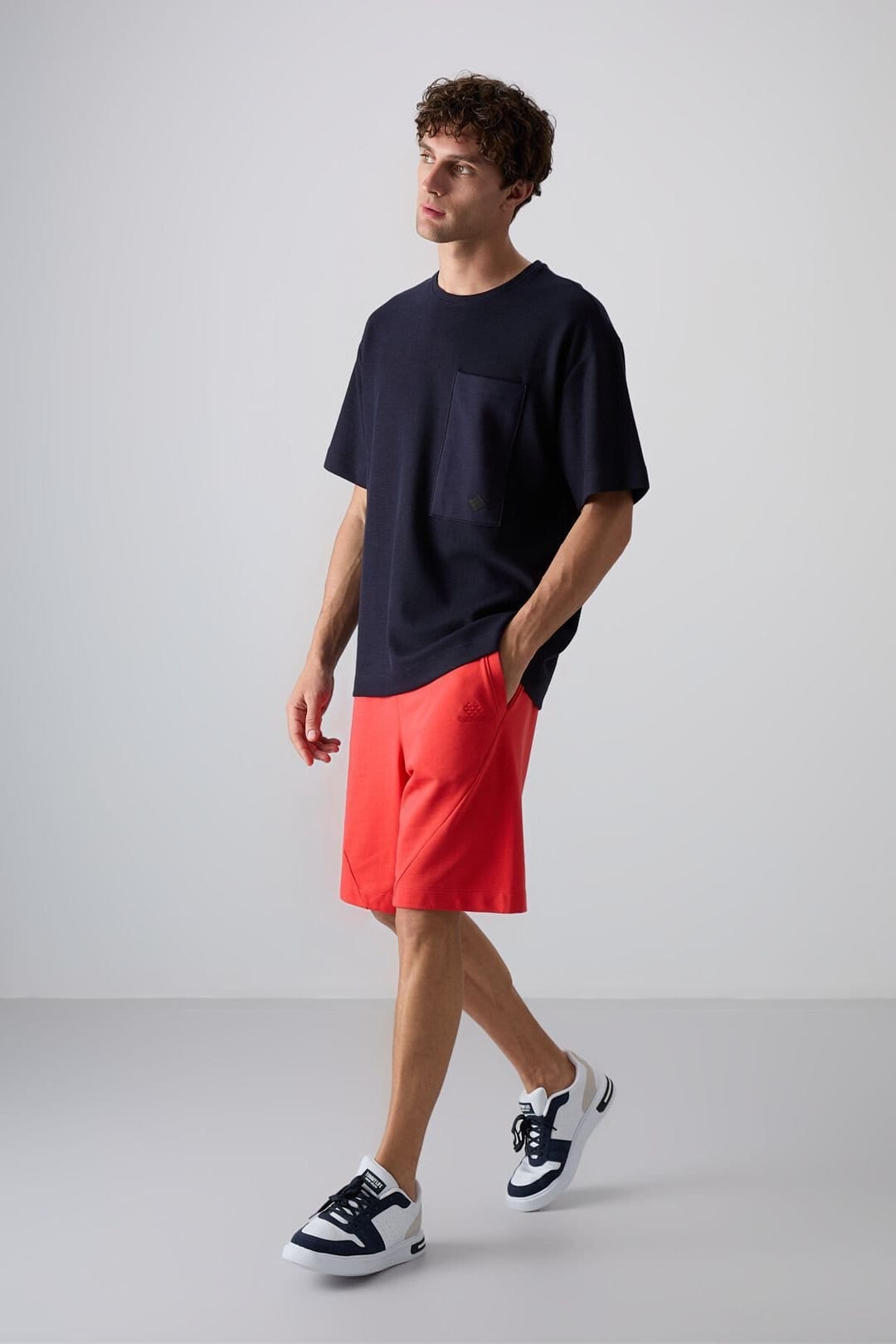 Tommy Life Tommy Life Men's Oversized Cotton-Blend Crew Neck T-Shirt With Pocket in Navy - 4