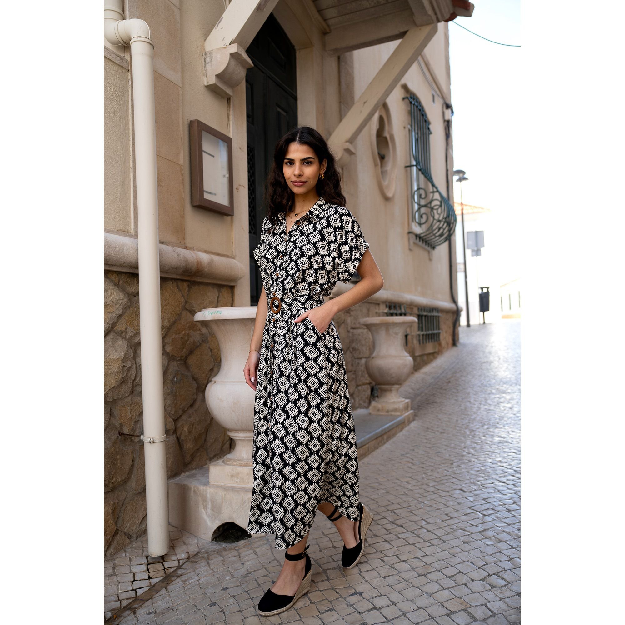 Yumi Yumi Women's Black Viscose Midi Shirt Dress With Matching Belt - 2