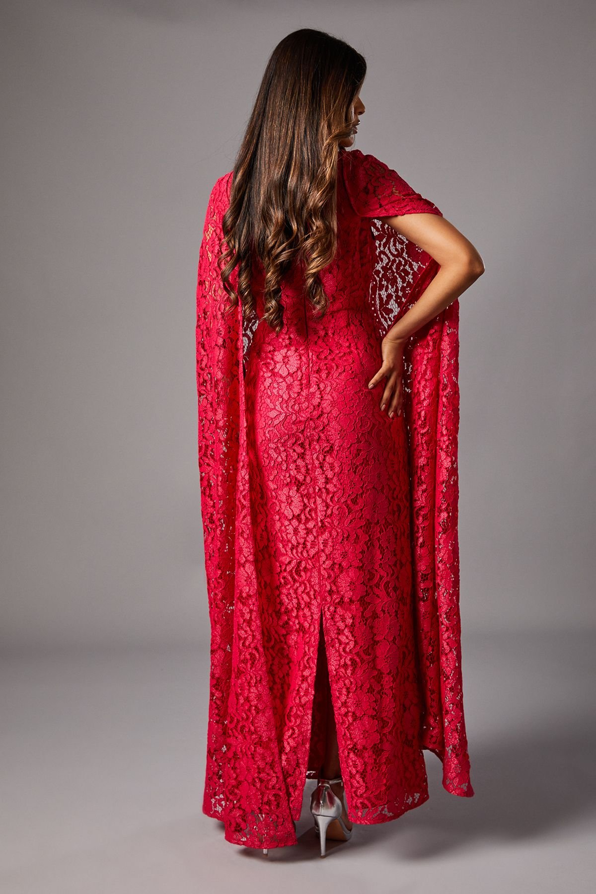 Coast Coast Women's Petite Lace Cape Gown in Raspberry - 4