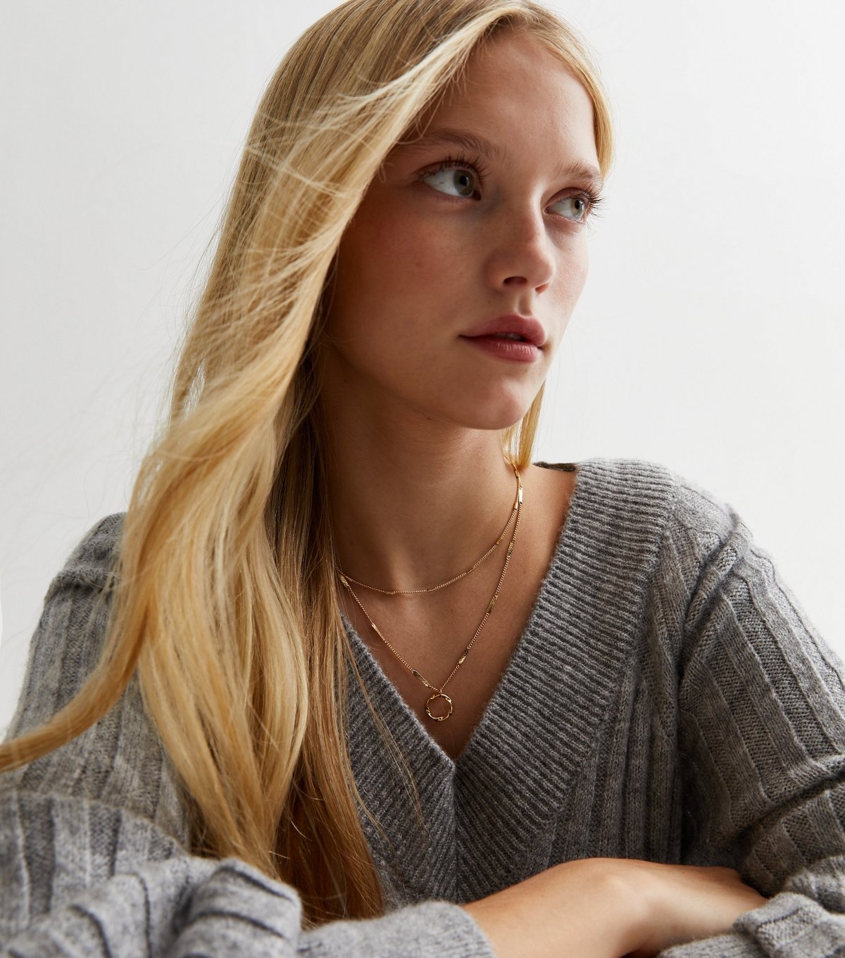 New Look 18ct Gold Plated Circle Pendant Layered Chain Necklace New Look - 2