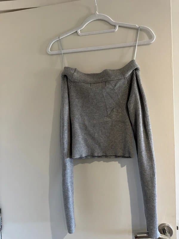 Bershka Bershka ribbed off the shoulder crop top