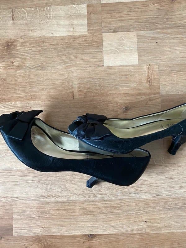 New Look Black satin peep toe shoes