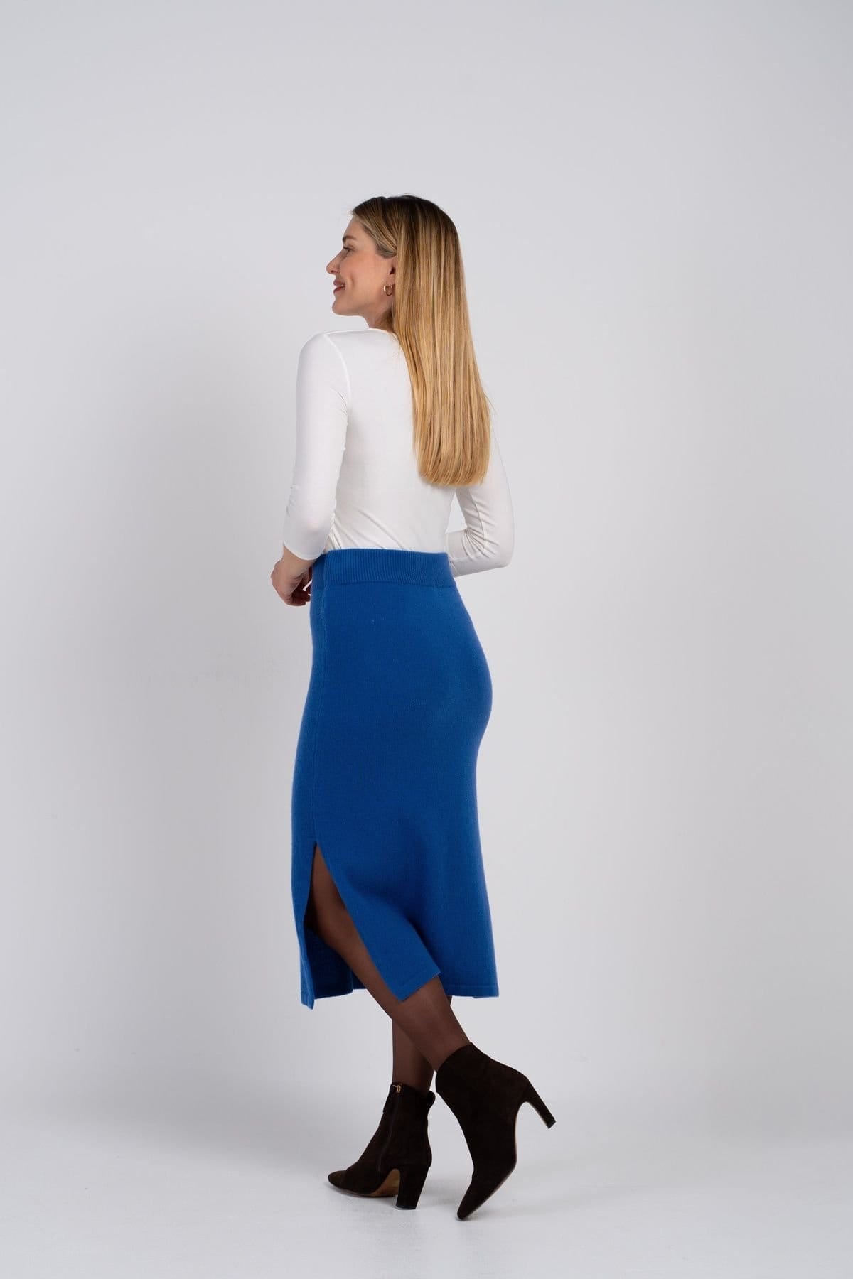 Kettlewell Kettlewell Women's Josie Merino Knitted Midi Skirt in Cobalt - 4