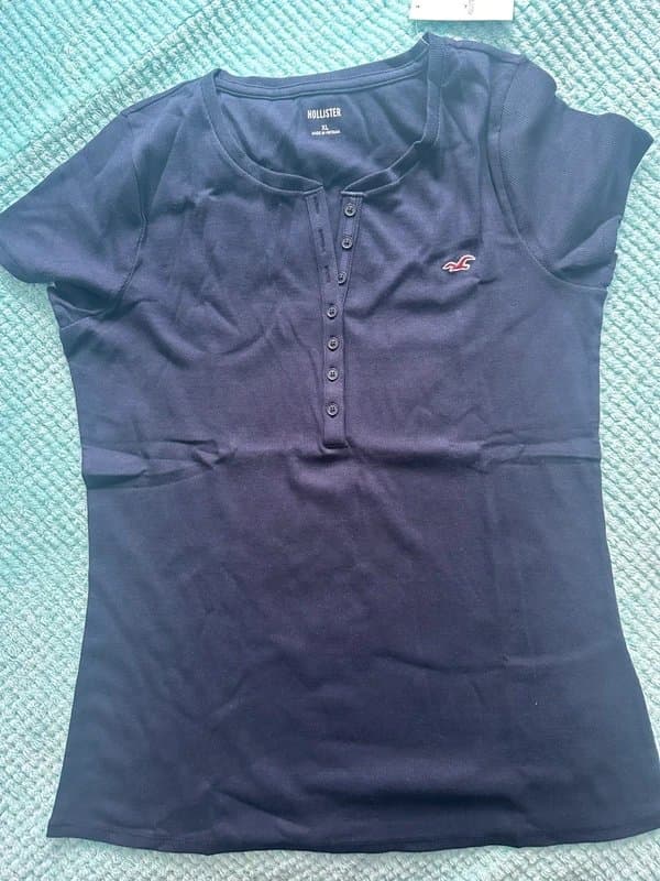 Hollister Bundle of 2 #bundlecottontops #henleycamis
