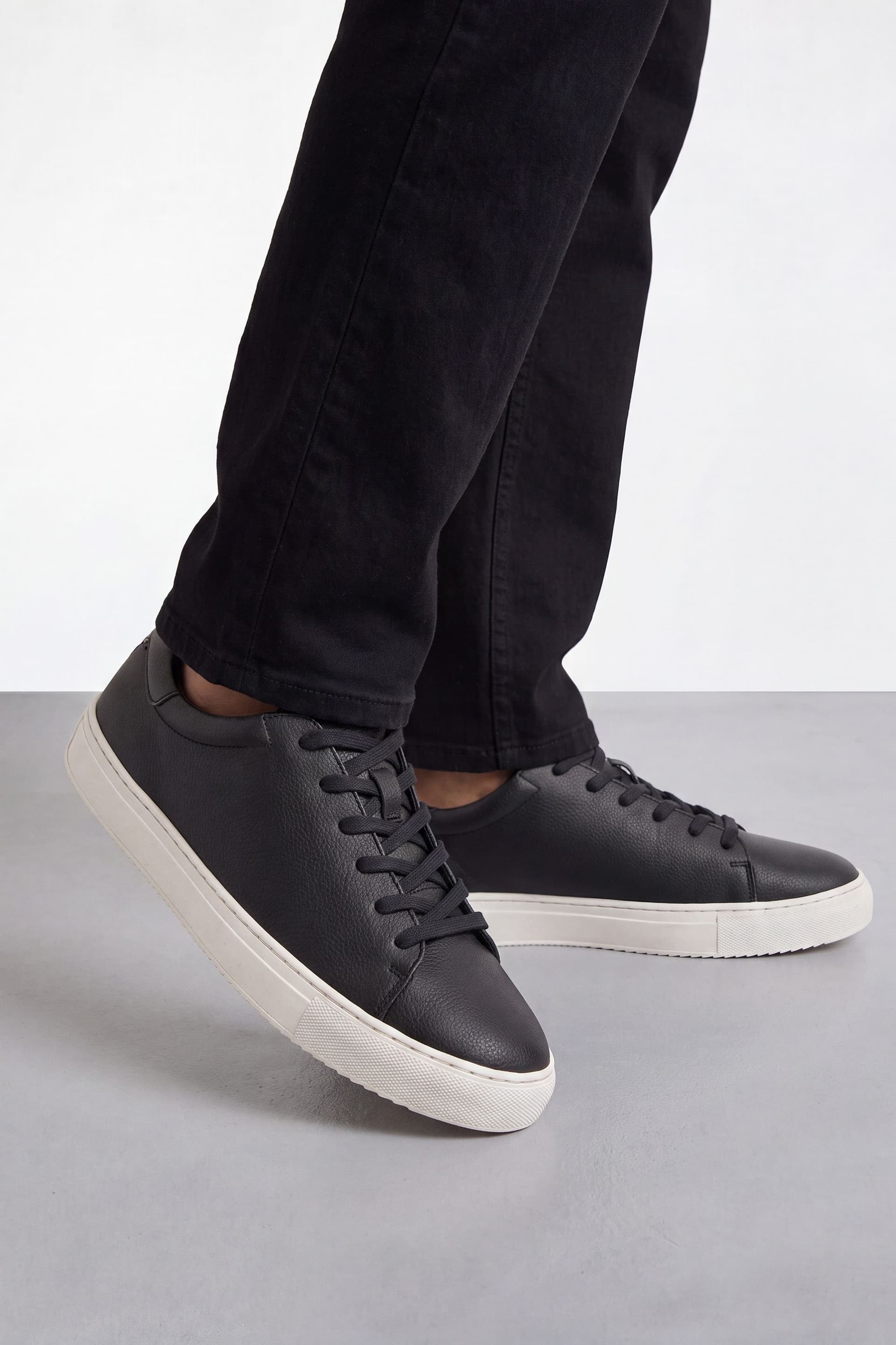 Burton Burton Men's Black & White Classic Trainer