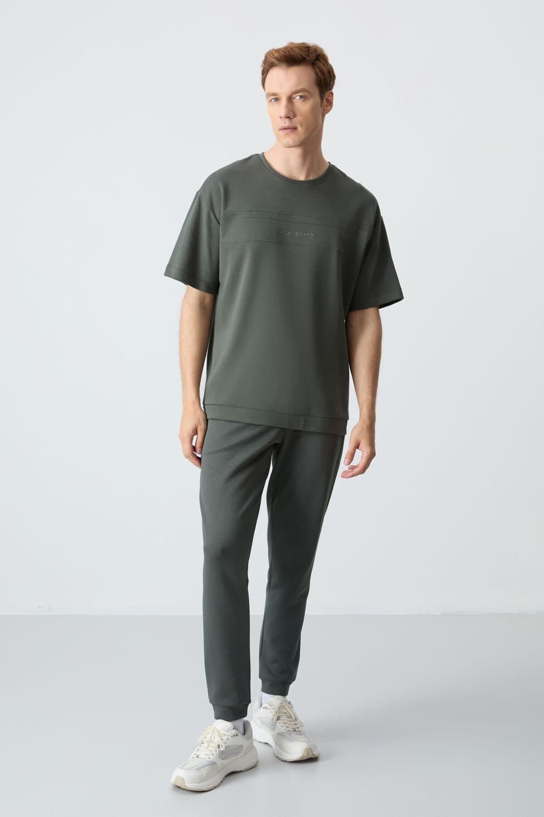Tommy Life Tommy Life Men's Oversized T-Shirt & Pants Set in Bottle Green