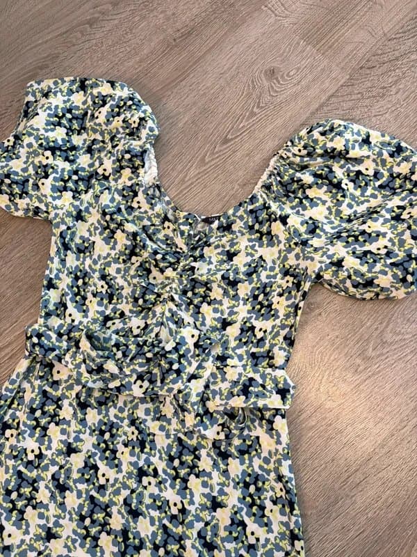 Marks & Spencer Marks and Spencer’s floral puffball sleeved belted midi dress size 8