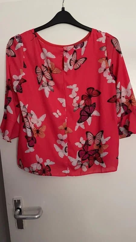 Wallis Wallis Coral butterfly print blouse top size 14