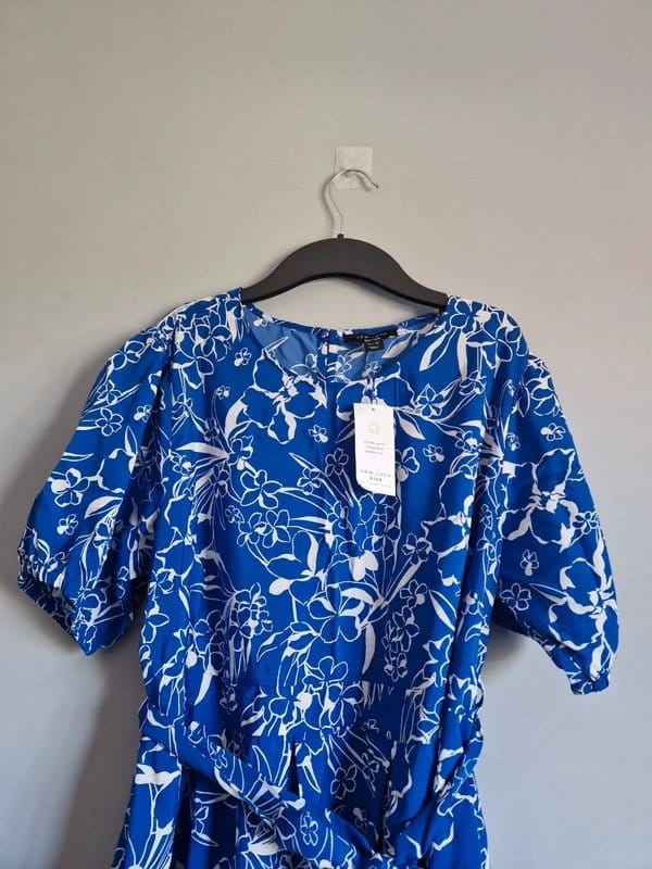 New Look BNWT New Look Curves Blue & White Floral Midi Dress | UK 18 | Puff Sleeve | Belted - 1