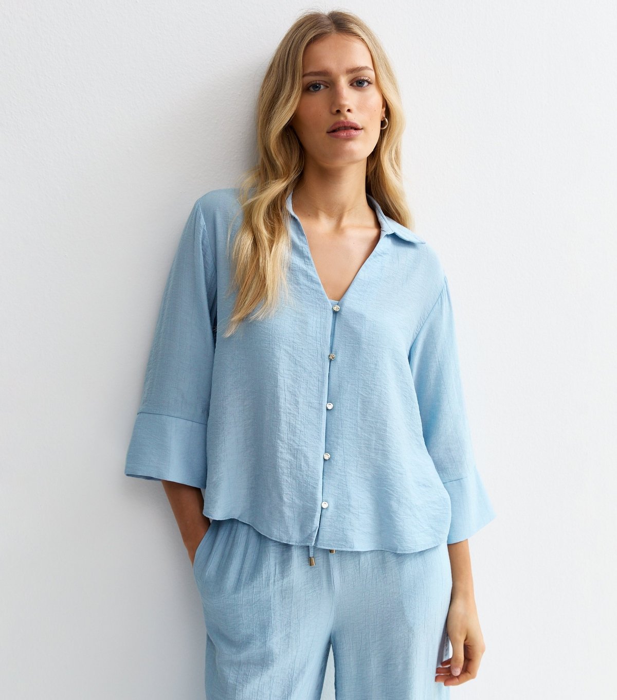 New Look Women's Light Blue Crinkled Cropped Sleeve Shirt New Look - 2