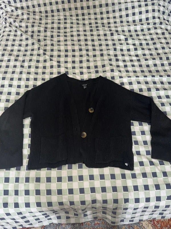New Look Small black knit cardigan from New Look with pockets