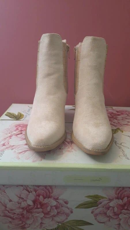 Super Mode Suede effect short cowboy boots size Uk 6 (PL17)