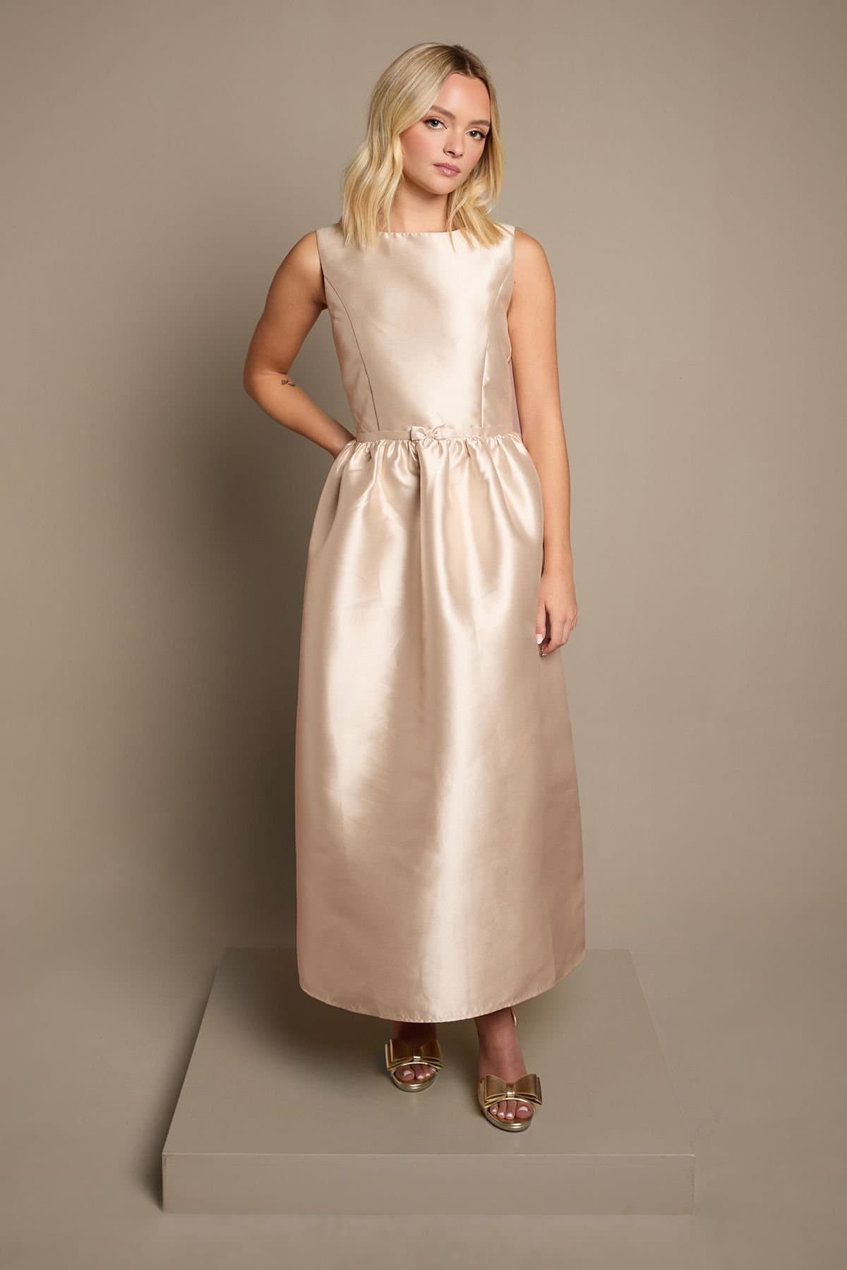 Coast Coast Women's Teen Twill Bow Maxi Bridesmaid Dress in Champagne