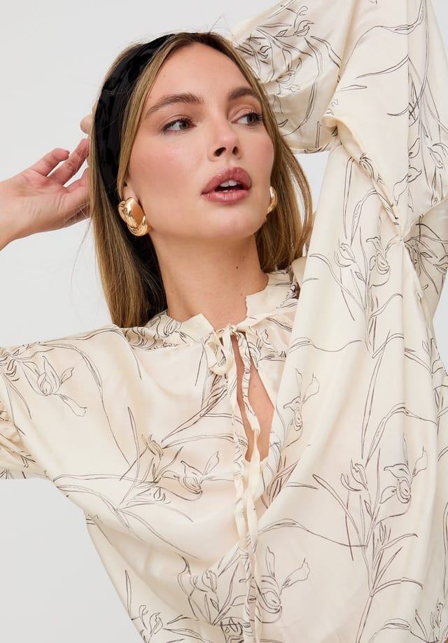 Lily and Lionel Lily and Lionel Women's Rosetti Billowy Sleeves Hand Drawn Floral Print Blouse In Cream in Ecru - 2