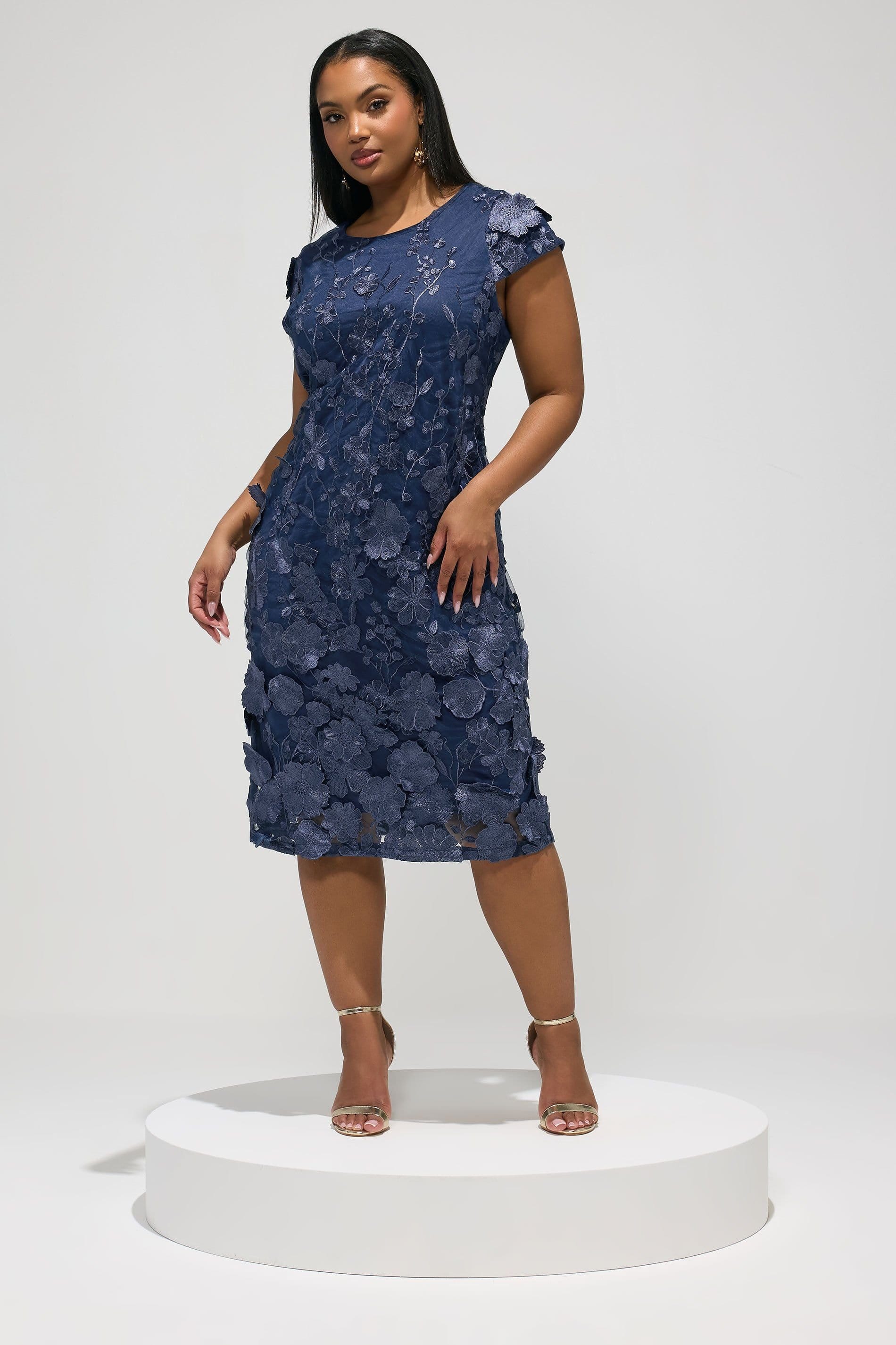 Yours Yours Women's Floral 3D Embroidered Shift Dress in Mid Navy - 4