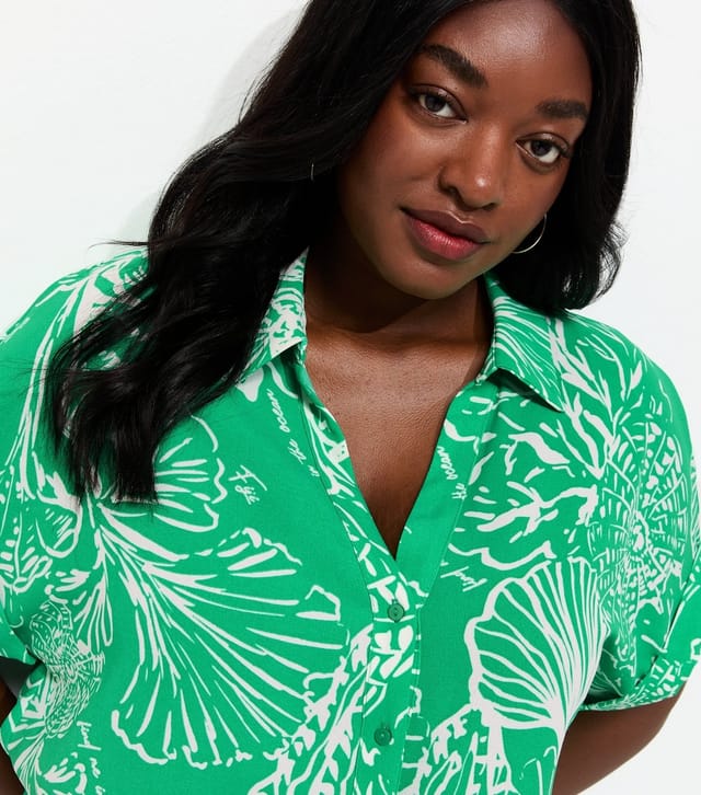 New Look Women's Plus Size Green Leaf Print Short Sleeve Shirt Curves New Look - 3