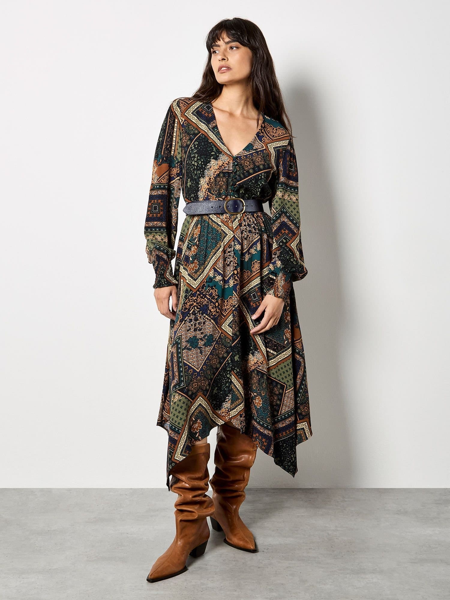 Apricot Apricot Women's Patchwork Print Hanky Hem Midaxi Dress in Green