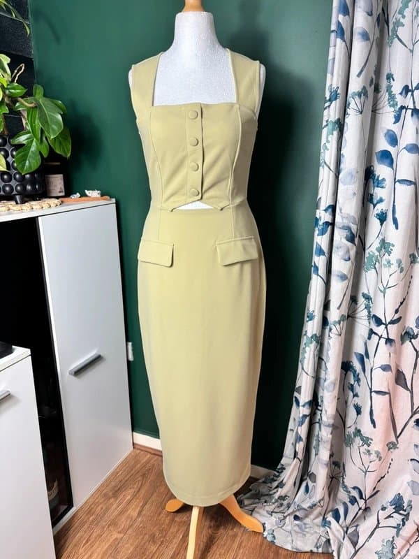 Very Very Sage Green Midi Dress – UK 10 Elegant Fitted Style D09
