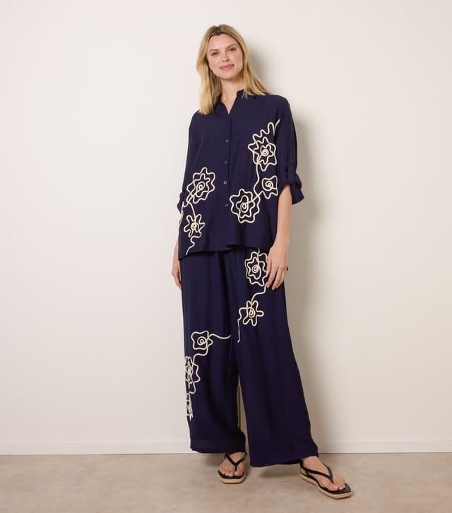 Blue Vanilla Women's Navy Floral Embroidered Shirt Blue Vanilla New Look - 2