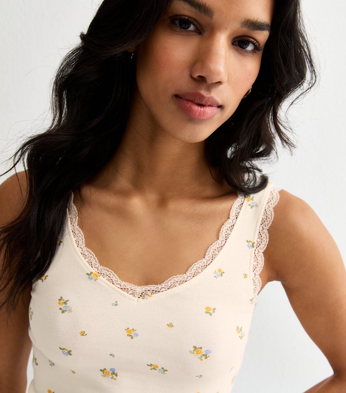 New Look Women's White Ditsy Floral Lace Trim Vest Top New Look - 2