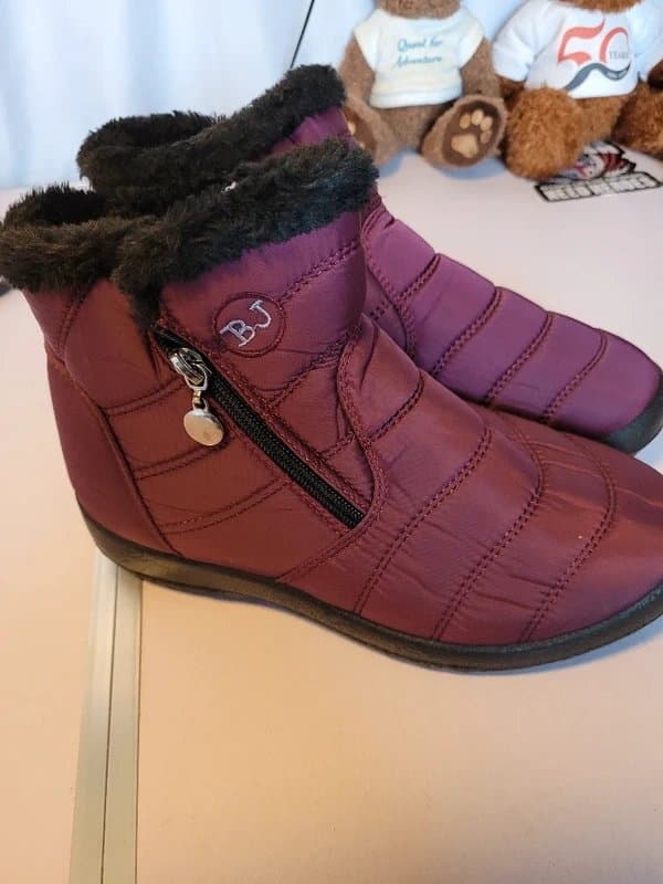 BJ Cozy Burgundy Winter Boots – Faux Fur Lined, Lightweight & Stylish (Size 36)