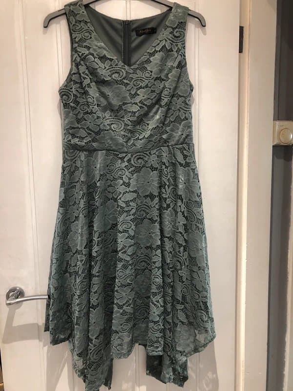 Meet Jen Lace dress fully lined