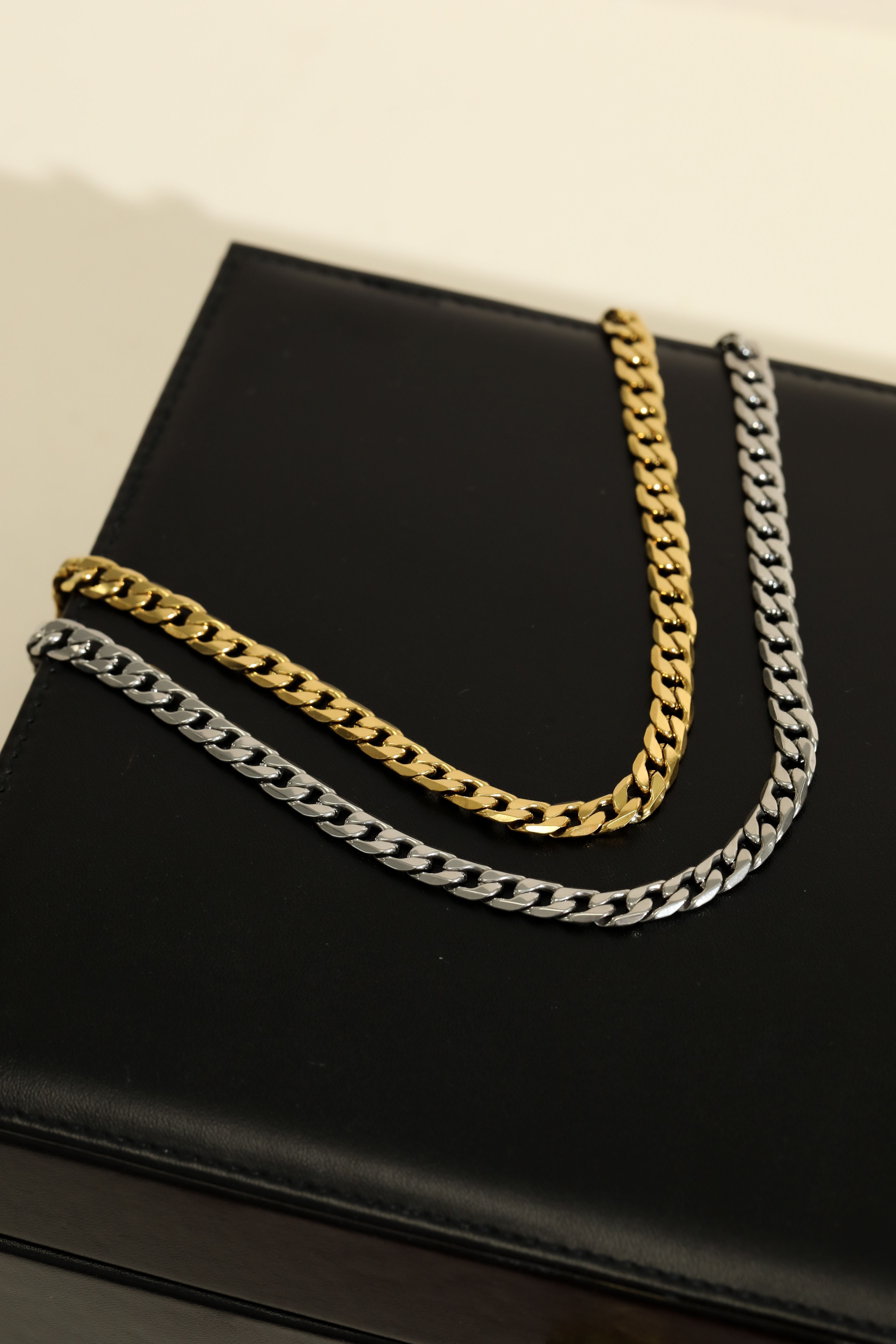 Inicio Inicio Men's Gold Plated Waterproof Curb Chain Necklace - Gift Pouch - 3