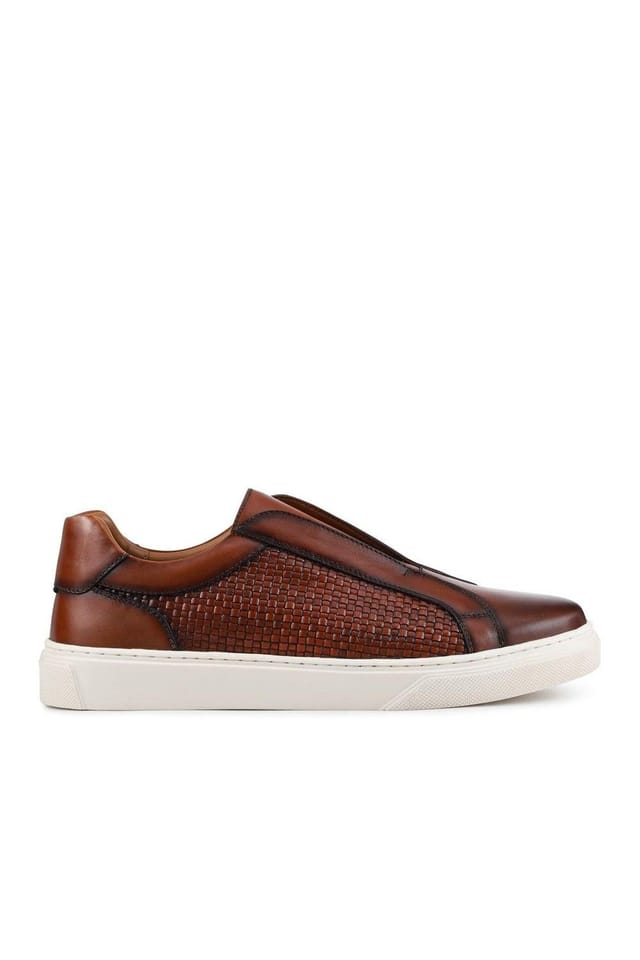 Jones Bootmaker Jones Bootmaker Men's Swindon Leather Woven Slip On Trainers in Tan - 2