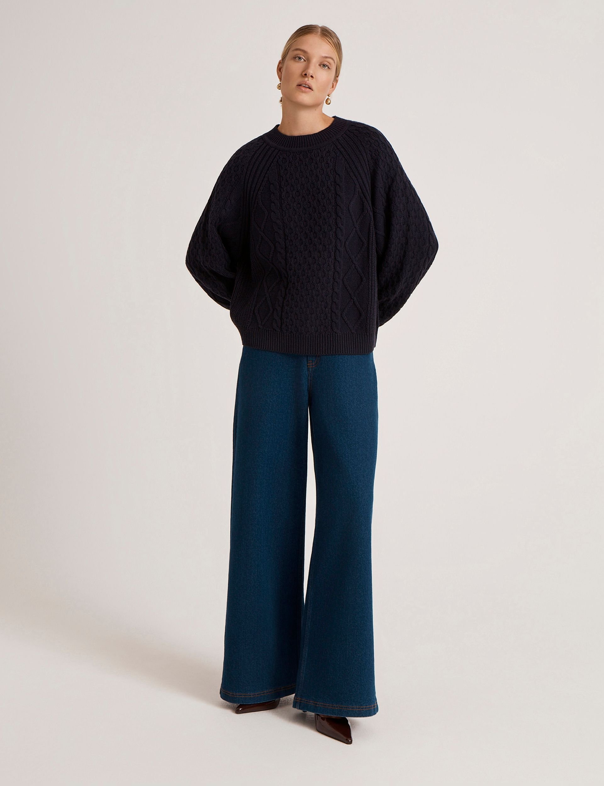 Finery London Finery London Women's Ellie Crew Neck Knitted Jumper in Dark Navy - 2