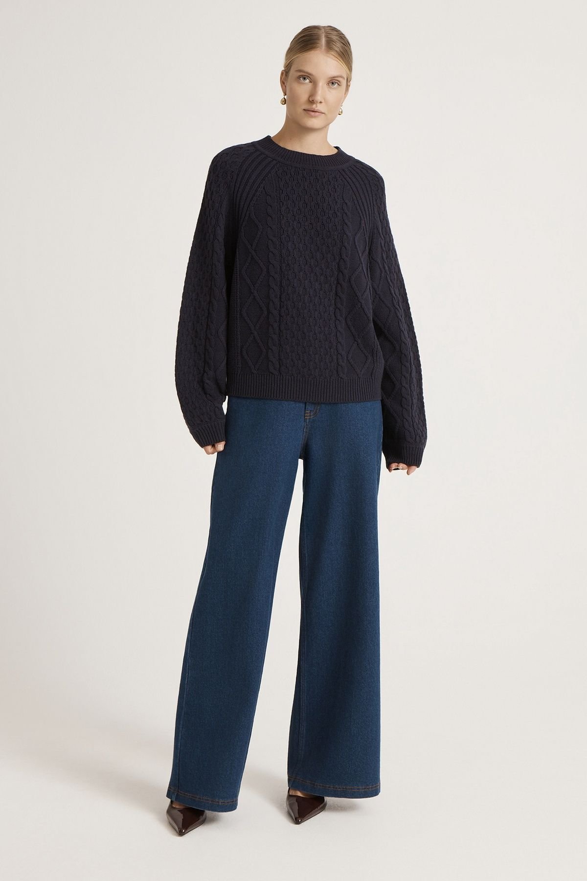 Finery London Finery London Women's Ellie Crew Neck Knitted Jumper in Dark Navy - 4