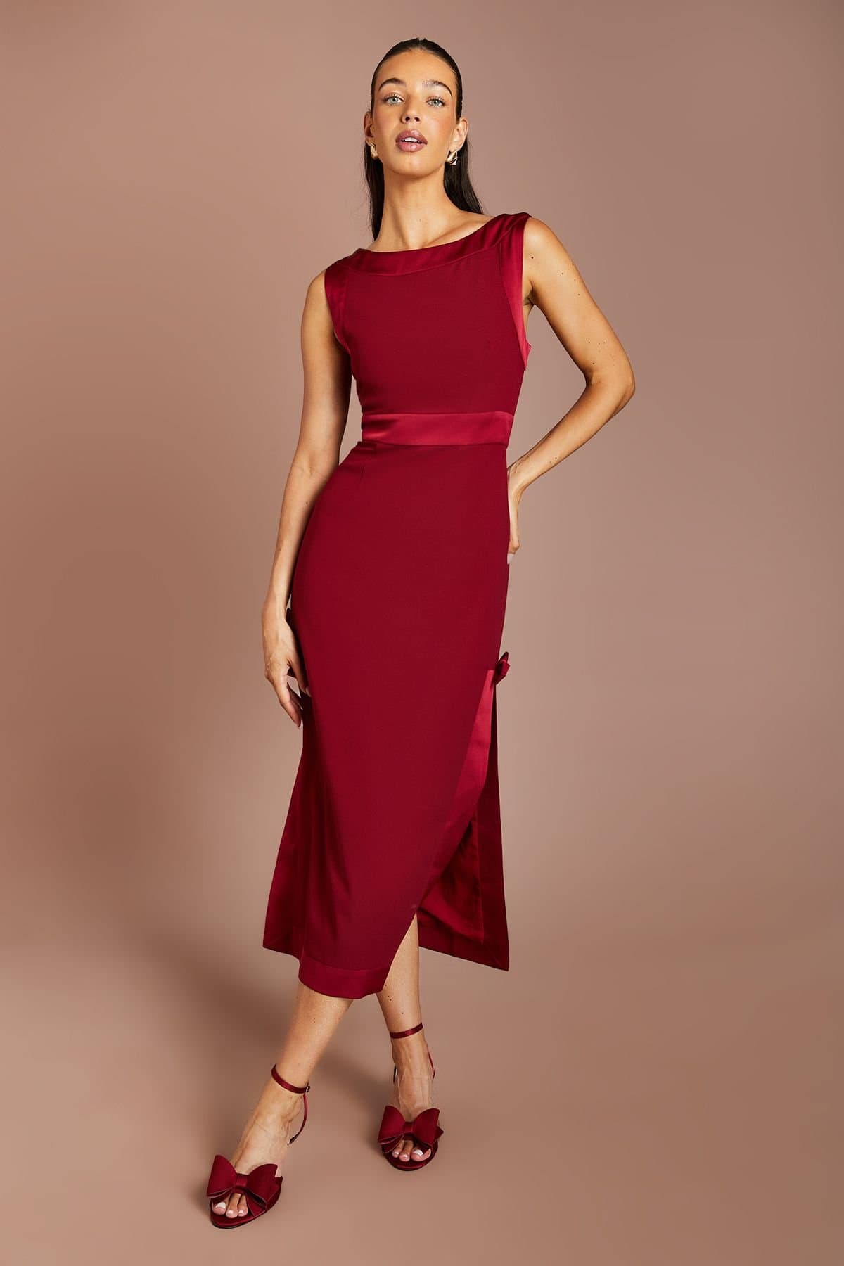 Coast Coast Women's Bow Detail Round Neck Midaxi Dress in Fig
